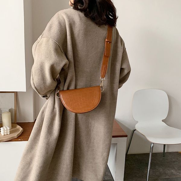 2020 new shoulder bag women's casual korean texture messenger bag fashion saddle ladies
2020 new shoulder bag women's casual korean texture messenger bag fashion saddle ladies