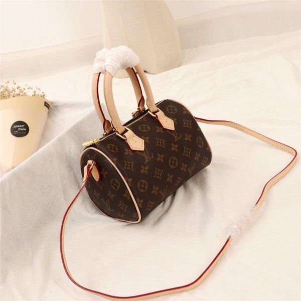 new arrival women bag fashion classic design luxury women 's bag leather lady shoulder bags sac d 'épaule with orig
new arrival women bag fashion classic design luxury women 's bag leather lady shoulder bags sac d 'épaule with orig