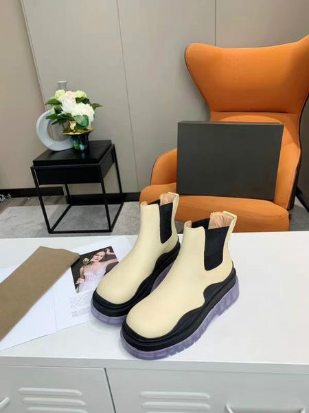 2020 women's designer boots martin desert boots classic and modern design cow shoe heel 5.0cm high matching original package size: 35-4, Black
2020 women's designer boots martin desert boots classic and modern design cow shoe heel 5.0cm high matching original package size: 35-4, Black
