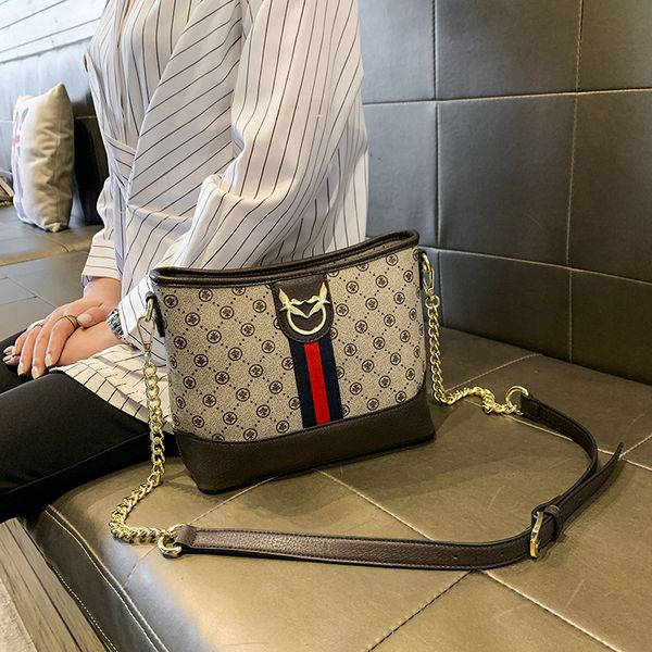 women's bag 2020 new deluxe pvc collision color ladies europe and the united states one-shoulder chain oblique stray bag
women's bag 2020 new deluxe pvc collision color ladies europe and the united states one-shoulder chain oblique stray bag