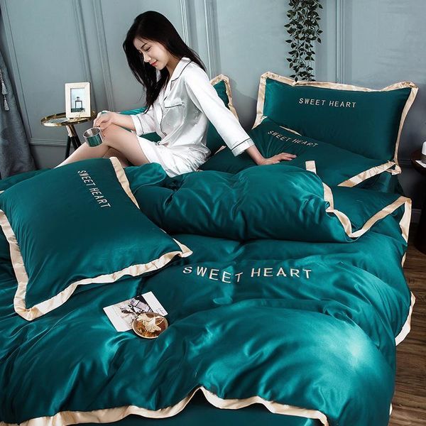 home textile golden rim satin silk bedding set embroidery bed set duvet cover sheet flat or fitted bed sheet king
home textile golden rim satin silk bedding set embroidery bed set duvet cover sheet flat or fitted bed sheet king