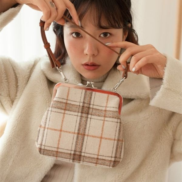 vintage plaid цепи клип crossbody сумка для сумок женщины соломы сплетенного мешка плеча женщин контрастного цвета женских сумок женских нов 
vintage plaid цепи клип crossbody сумка для сумок женщины соломы сплетенного мешка плеча женщин контрастного цвета женских сумок женских нов