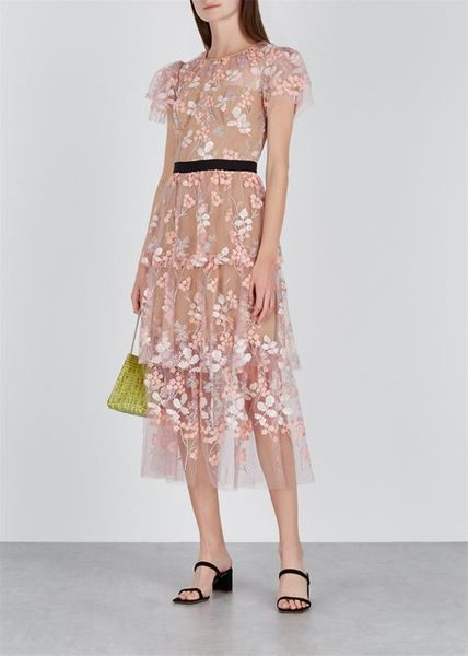 2020 spring new arrive pink color embroidery women dress short sleeve lace sweet midi dress, Black;gray
2020 spring new arrive pink color embroidery women dress short sleeve lace sweet midi dress, Black;gray