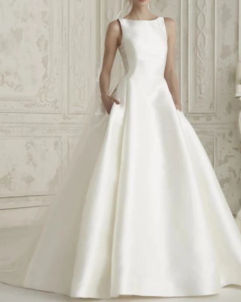 A-Line Wedding Dresses Bateau Neck Court Train Satin Regular Straps Simple Sparkle & Shine with Bow(s) Buttons Lace Insert, White
A-Line Wedding Dresses Bateau Neck Court Train Satin Regular Straps Simple Sparkle & Shine with Bow(s) Buttons Lace Insert, White