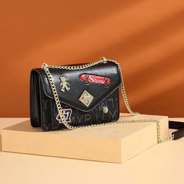 women s clamshell korean version of the single shoulder oblique cross bag ladies sequins stitching golden chain fashion women s bag
women s clamshell korean version of the single shoulder oblique cross bag ladies sequins stitching golden chain fashion women s bag