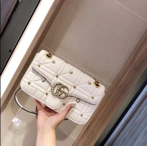 2020 new lambskin pearl bag, embroidered love one-shoulder bag cross-body bag beauty style size of 26cm
2020 new lambskin pearl bag, embroidered love one-shoulder bag cross-body bag beauty style size of 26cm