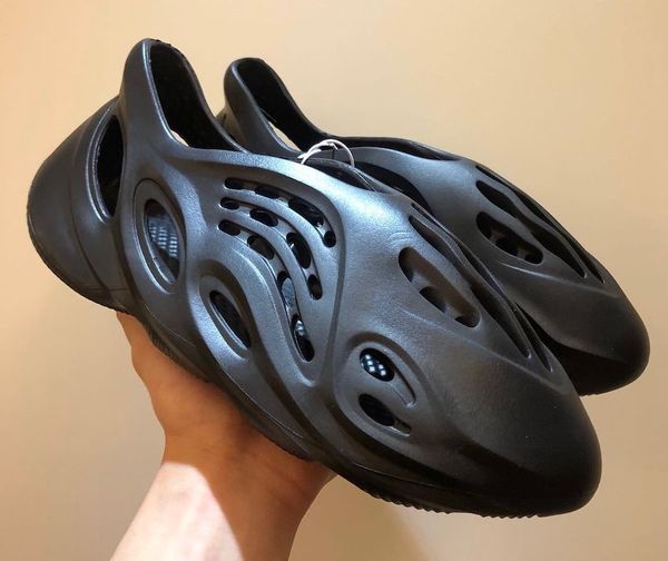 2020 kanye foam runner designer sandals clog for men women triple black red white beige mens casual slip on sandal fashion shoes 01d cs08
2020 kanye foam runner designer sandals clog for men women triple black red white beige mens casual slip on sandal fashion shoes 01d cs08