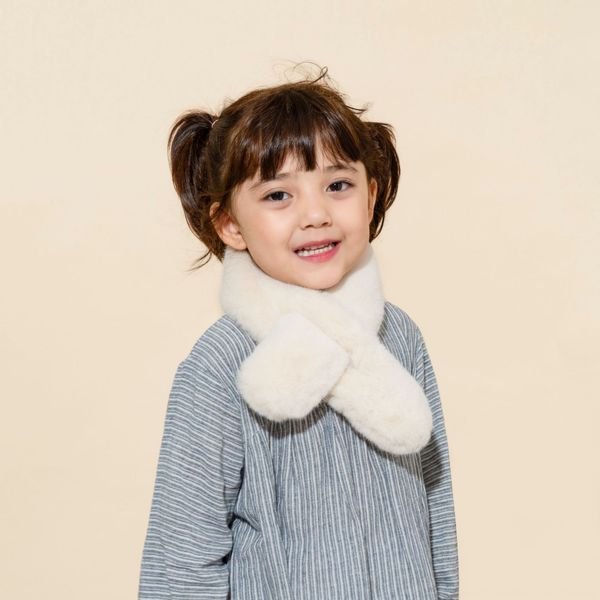 2020 new children's boys and girls solid color warm imitation mink fur scarf warm thickened cross scarf, Red;brown
2020 new children's boys and girls solid color warm imitation mink fur scarf warm thickened cross scarf, Red;brown