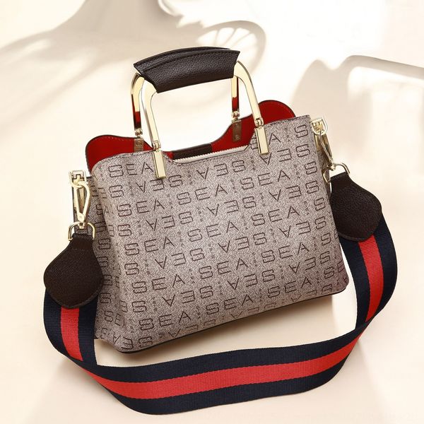 women's hand shoulder new 2020 shoulder women's fashion versatile large capacity messenger bag hand bag
women's hand shoulder new 2020 shoulder women's fashion versatile large capacity messenger bag hand bag