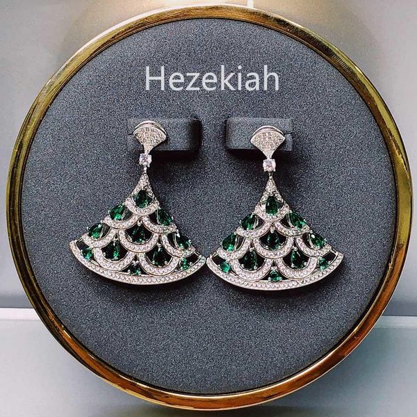 езекии 925 tremella иглы серьги юбка eardrop темперамент леди танца партия высокого класса качества роскошные серьги моды синий треугольник, Golden
езекии 925 tremella иглы серьги юбка eardrop темперамент леди танца партия высокого класса качества роскошные серьги моды синий треугольник, Golden