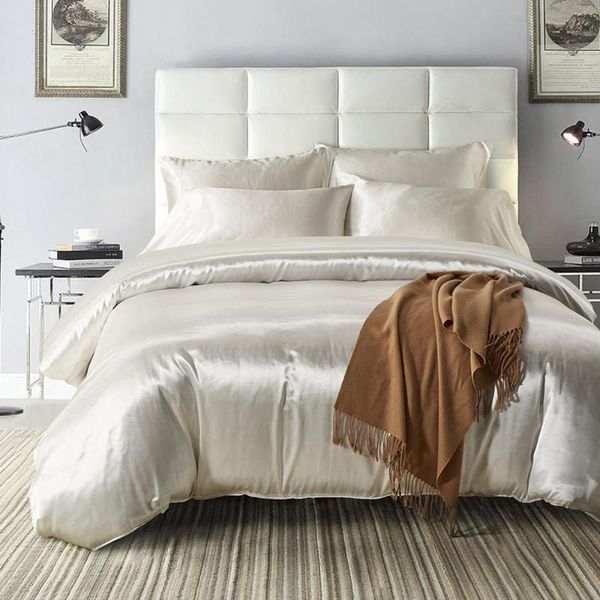 luxury style comforter bedding set 100% satin silk duvet cover sets king size bed set 1pcs quilt cover + 2pcs pillow case
luxury style comforter bedding set 100% satin silk duvet cover sets king size bed set 1pcs quilt cover + 2pcs pillow case