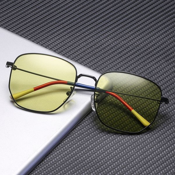 gunkf 2019 new day and night dual-purpose polarized color-changing sun men's and women's big frame night vision driving metal sun, Silver
gunkf 2019 new day and night dual-purpose polarized color-changing sun men's and women's big frame night vision driving metal sun, Silver