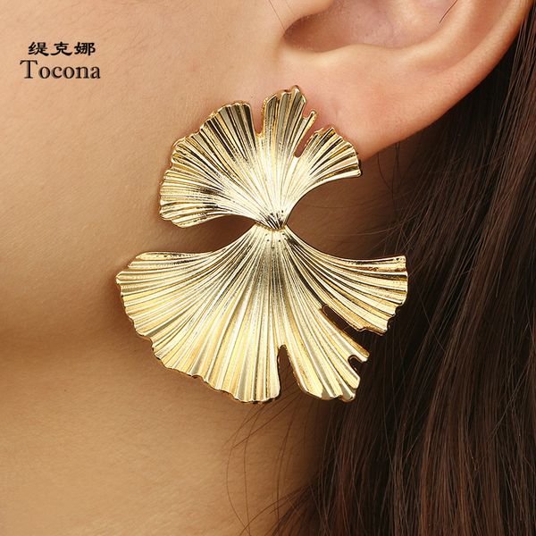 vintage antique gold ginkgo leaves drop dangle earrings for women punk alloy earring brincos statement jewelry 2620, Golden
vintage antique gold ginkgo leaves drop dangle earrings for women punk alloy earring brincos statement jewelry 2620, Golden