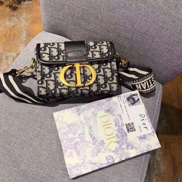 23luxury fashion big leather handbag for women famous designer straddle bag for women shoulder diòr bag chain ladies handbag, Golden;silver
23luxury fashion big leather handbag for women famous designer straddle bag for women shoulder diòr bag chain ladies handbag, Golden;silver