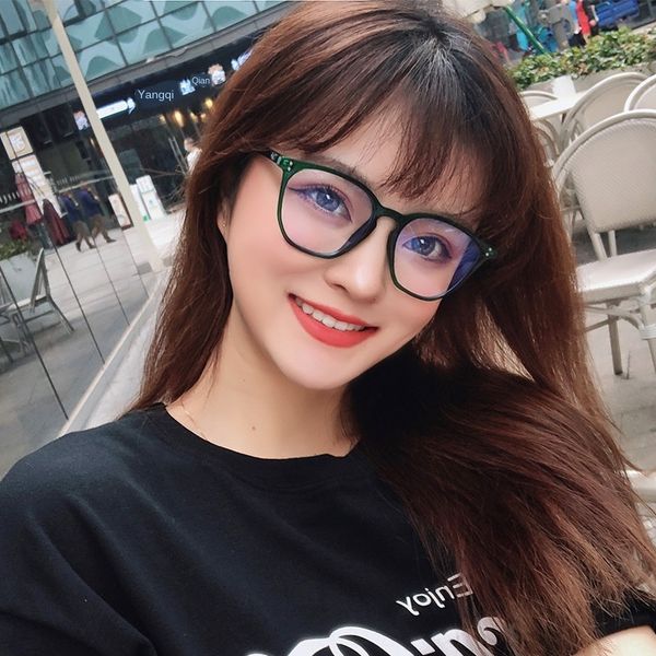 2020 new plate plug-in small frame rivet myopia frame anti-blue light myopia glasses plain glasses 8931, Silver
2020 new plate plug-in small frame rivet myopia frame anti-blue light myopia glasses plain glasses 8931, Silver