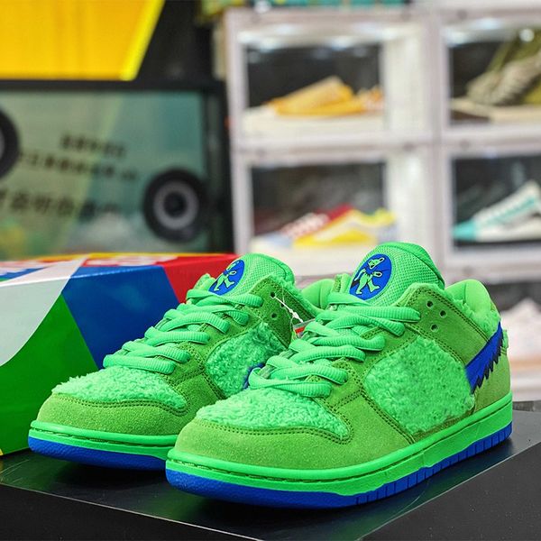2020 new sb dunk low green yellow bear shoes fashion skateboarding sneakers for men and women outdoor shoes chaussures size36-45
2020 new sb dunk low green yellow bear shoes fashion skateboarding sneakers for men and women outdoor shoes chaussures size36-45