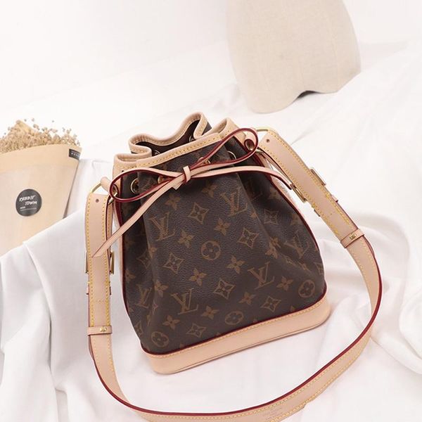 women luxury designer shoulder bags lady leather bucket bag handbag drawstring shoulder bag bucket crossbody bag sac bandouli èr
women luxury designer shoulder bags lady leather bucket bag handbag drawstring shoulder bag bucket crossbody bag sac bandouli èr