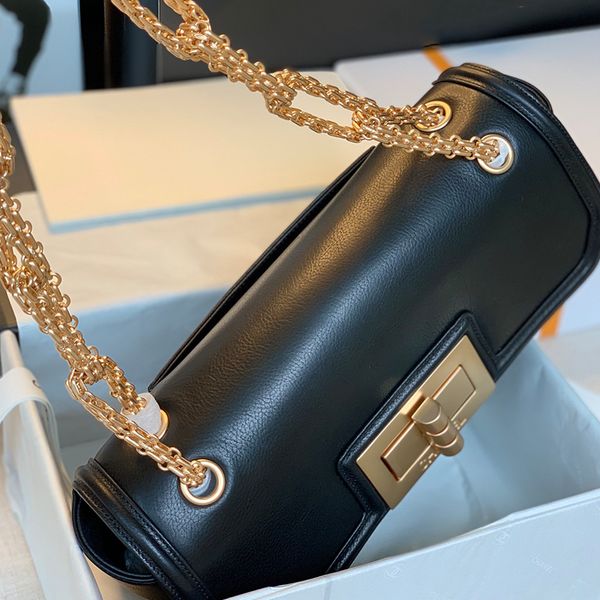 fashionable lady handbag high-end custom quality handbag classic business leisure fashion bag metal jewelry with long shoulder straps 066 01
fashionable lady handbag high-end custom quality handbag classic business leisure fashion bag metal jewelry with long shoulder straps 066 01