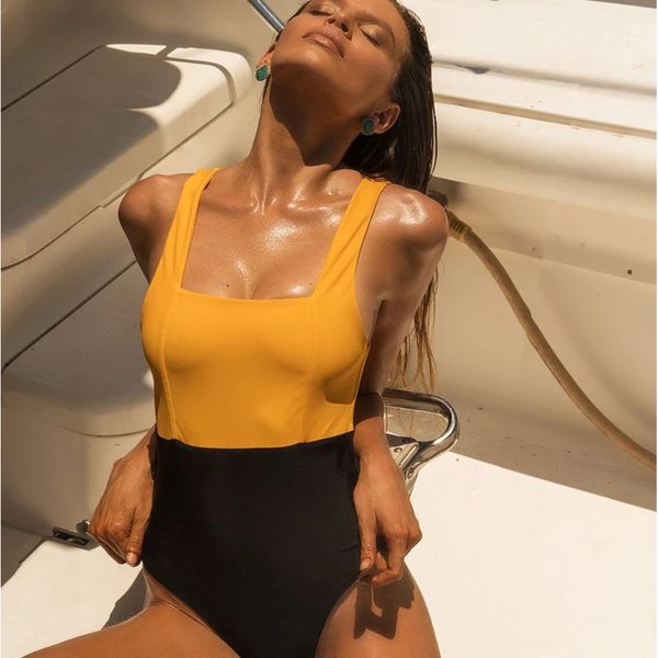 2019 vintage backless one piece swimsuit women floral swimwear polka dot monokini push up bathing suit print beach wear female
2019 vintage backless one piece swimsuit women floral swimwear polka dot monokini push up bathing suit print beach wear female