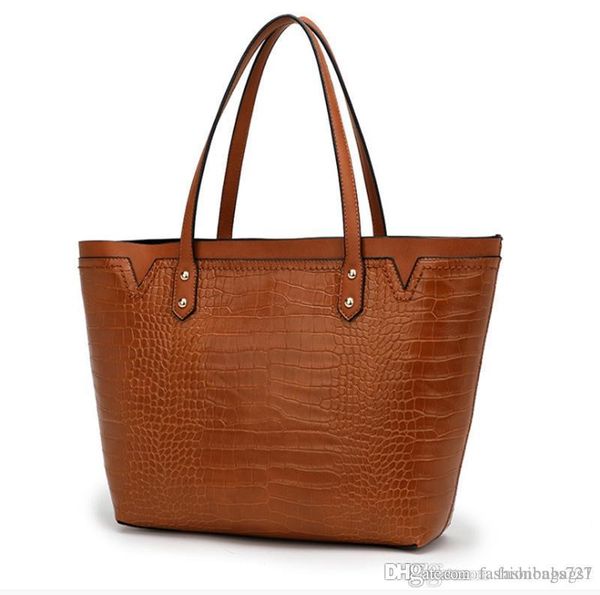 fashion luxury designer bags patchwork serpentine pattern or plain color designer handbags classical tote clutch shoulder shopping bag
fashion luxury designer bags patchwork serpentine pattern or plain color designer handbags classical tote clutch shoulder shopping bag