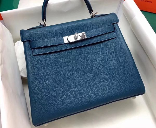 whosale fully handmade 28cm togo leather design purse, wax thread, have both gold and silver hardware,contact me for details
whosale fully handmade 28cm togo leather design purse, wax thread, have both gold and silver hardware,contact me for details