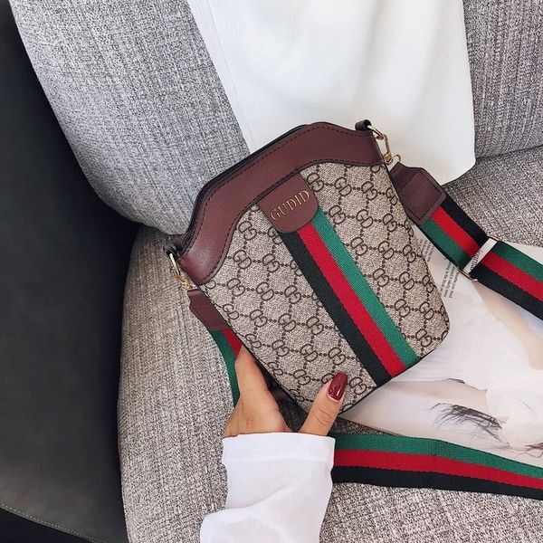 women's 2020 new fashion korean printing single shoulder small small fashion messenger bag presbyopic bucket bag, White
women's 2020 new fashion korean printing single shoulder small small fashion messenger bag presbyopic bucket bag, White