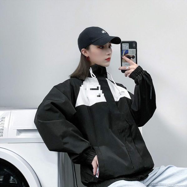 2020ss womens jacket designer brand fashion embroidery full clothes using coated pongee fabric couple hooded jackets, Black;brown
2020ss womens jacket designer brand fashion embroidery full clothes using coated pongee fabric couple hooded jackets, Black;brown