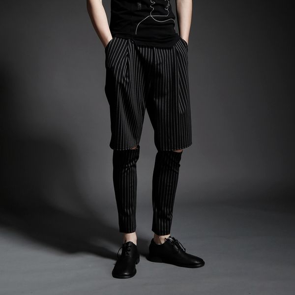 2020 new men's clothing gd stylist fashion street personality bare knees trimming harem pants stage singer costumes, Black
2020 new men's clothing gd stylist fashion street personality bare knees trimming harem pants stage singer costumes, Black