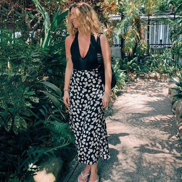 vintage floral print ruffle pleated long skirts summer women korean skirt streetwear drawstring elastic waist midi skirt, Black
vintage floral print ruffle pleated long skirts summer women korean skirt streetwear drawstring elastic waist midi skirt, Black
