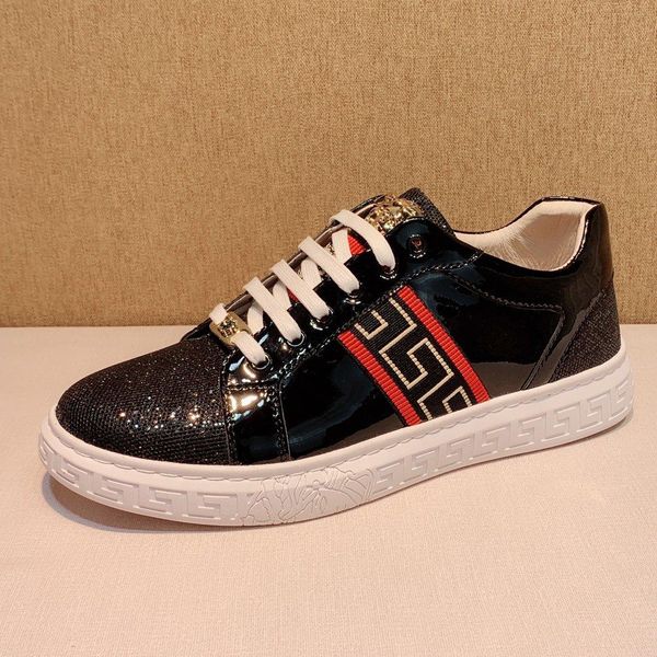 2020e high-quality fashion embossed leather low-casual men's tide shoes, stylish and comfortable flat-bottom sneakers, size: 38-45, Black
2020e high-quality fashion embossed leather low-casual men's tide shoes, stylish and comfortable flat-bottom sneakers, size: 38-45, Black