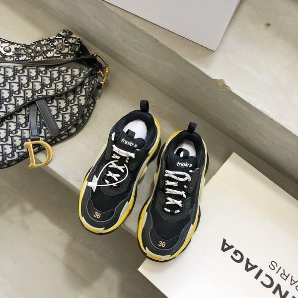 2020md1 mens designer shoes running sneakers monogram flowers rubber outsole casual sneakers mens jogging shoelaces original box packaging, Black
2020md1 mens designer shoes running sneakers monogram flowers rubber outsole casual sneakers mens jogging shoelaces original box packaging, Black