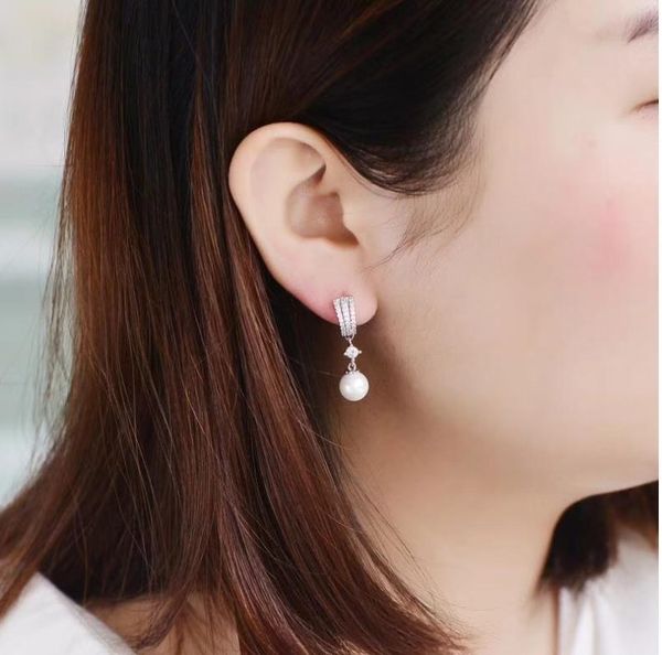 wholesale- high-grade explosion silver earrings sweet exquisite inlaid zircon flash drill temperament pearl earrings earrings, Golden
wholesale- high-grade explosion silver earrings sweet exquisite inlaid zircon flash drill temperament pearl earrings earrings, Golden