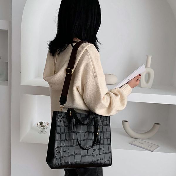 stone pattern shoulder bag women travel bags leather bag female handbags women bags black
stone pattern shoulder bag women travel bags leather bag female handbags women bags black