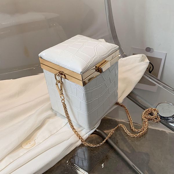 новый французский дизайн моды камень шаблон box сумка элегантный цепи сумки на ремне crossbody ширина 10.5cm высота 15см
новый французский дизайн моды камень шаблон box сумка элегантный цепи сумки на ремне crossbody ширина 10.5cm высота 15см