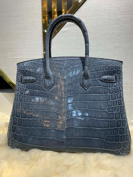 whosale crocodile leather dark,light grey handbag,fully handmade with wax thread,gold and silver hardware,by order, fast delivery
whosale crocodile leather dark,light grey handbag,fully handmade with wax thread,gold and silver hardware,by order, fast delivery