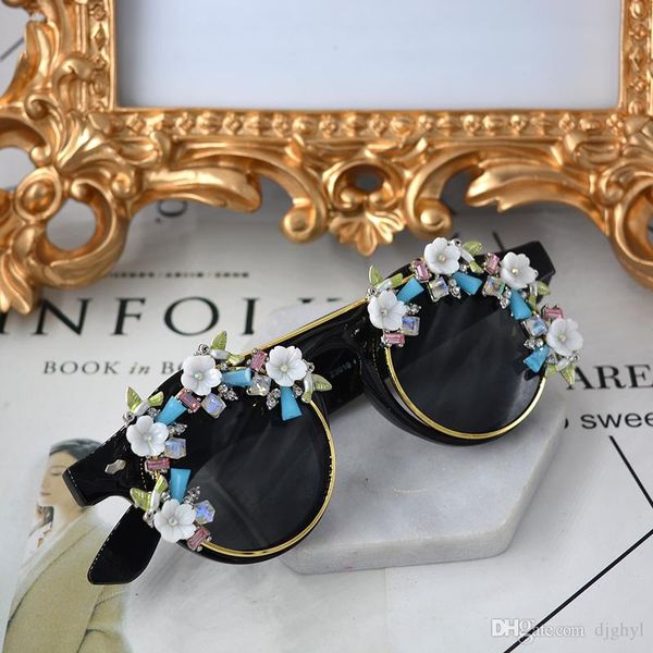 new big full frame sunglasses retro women blue rhinestone decoration vintage sunglasses women personality beach sun glasses, White;black
new big full frame sunglasses retro women blue rhinestone decoration vintage sunglasses women personality beach sun glasses, White;black