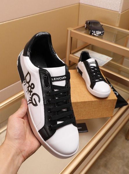 2020x new men and women exquisite hand-painted lace-up casual sports shoes, high-quality fashion wild couple party shoes, size: 35-45, Black
2020x new men and women exquisite hand-painted lace-up casual sports shoes, high-quality fashion wild couple party shoes, size: 35-45, Black