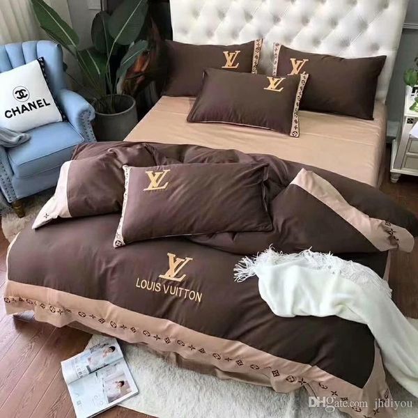 luxury alphabet embroidery deluxe four-piece bedding set all cotton bedclothes bedding fashion logo quilt set
luxury alphabet embroidery deluxe four-piece bedding set all cotton bedclothes bedding fashion logo quilt set
