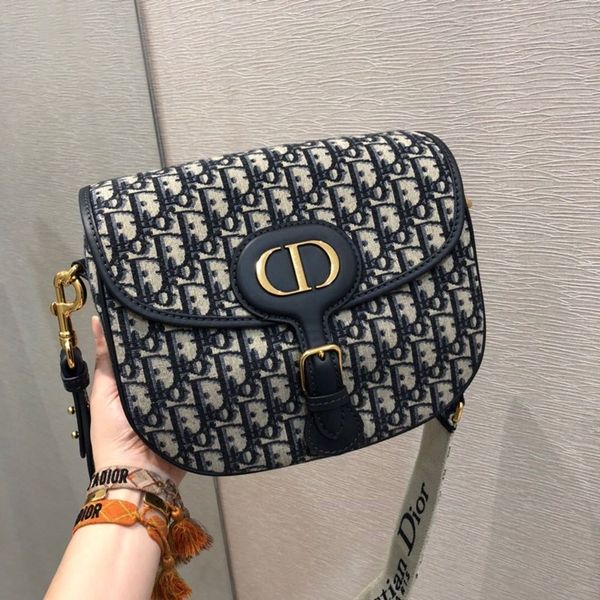 new style diagonal cross bag 7a high-end custom quality fashion style four seasons clothing can be versatile
new style diagonal cross bag 7a high-end custom quality fashion style four seasons clothing can be versatile
