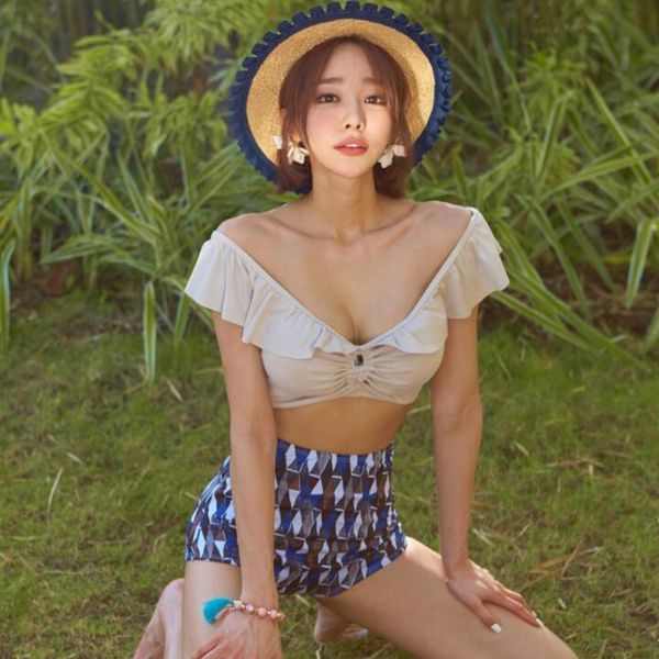 south korea ins spring bikini swimsuit bikini flounces gather high waist thailand hipster new swimsuit female, Black
south korea ins spring bikini swimsuit bikini flounces gather high waist thailand hipster new swimsuit female, Black