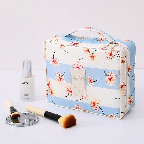 travel storage bag ladies portable oxford cloth makeup handbag travel waterproof multi-function makeup wash bag
travel storage bag ladies portable oxford cloth makeup handbag travel waterproof multi-function makeup wash bag