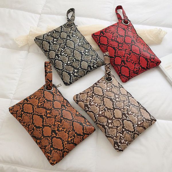2020 spring and summer new fashion womens shopping zipper snake pattern messenger bag mobile phone bag wallet clutch
2020 spring and summer new fashion womens shopping zipper snake pattern messenger bag mobile phone bag wallet clutch