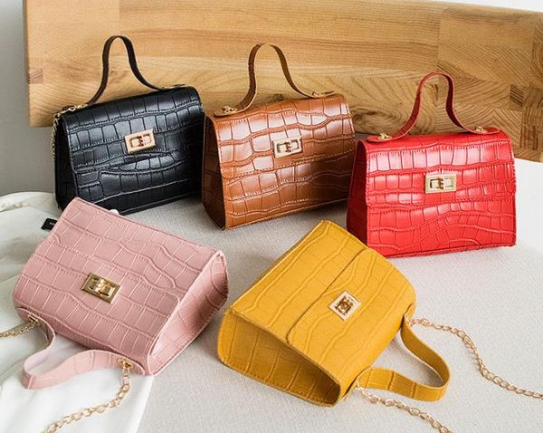 designer handbags 2020 newset one-shoulder diagonal chain lock versatile crocodile pattern bag
designer handbags 2020 newset one-shoulder diagonal chain lock versatile crocodile pattern bag