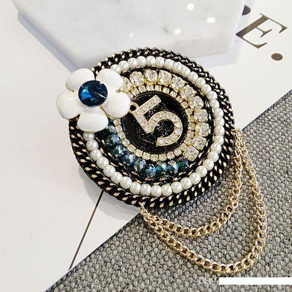 new arrival round flower no5 luxury brooch pearl rhinestone designer brooch suit lapel pin with chain famous jewelry, Gray
new arrival round flower no5 luxury brooch pearl rhinestone designer brooch suit lapel pin with chain famous jewelry, Gray