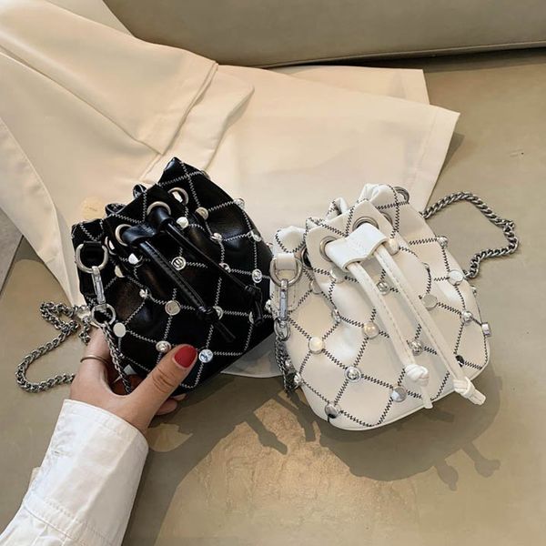 women's 2020 new rivet lattice bucket bag pu leather shoulder bag ladies messenger fashion all-match handbag
women's 2020 new rivet lattice bucket bag pu leather shoulder bag ladies messenger fashion all-match handbag