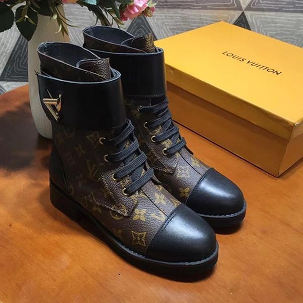 2020 printed stripes short boots hook loop leather womens motorcycle boots,fashion personality wild womens martin boots size 35-42 00048, Black
2020 printed stripes short boots hook loop leather womens motorcycle boots,fashion personality wild womens martin boots size 35-42 00048, Black