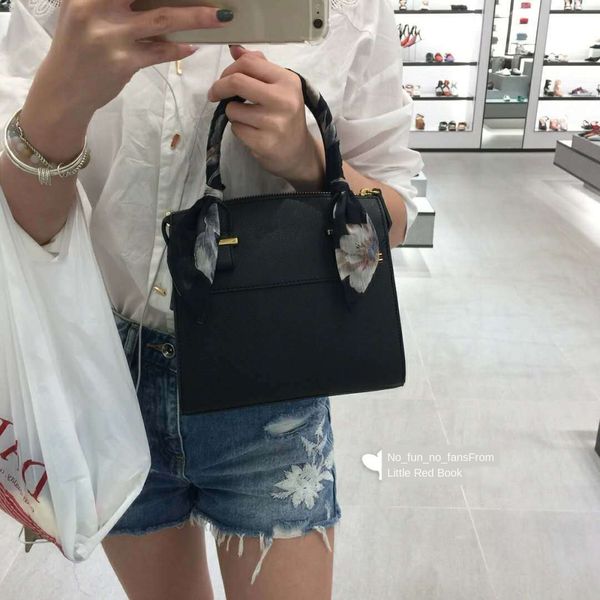 2019 new singapore small ck limited scarf scarf hand hand hand female kelly western style bag female bag, White
2019 new singapore small ck limited scarf scarf hand hand hand female kelly western style bag female bag, White