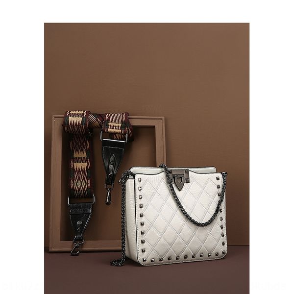 juuxx 2020 new genuine leather women's bag willow oil wax leather crossbody portable casual nail polish nail polish first layer cowhide, White
juuxx 2020 new genuine leather women's bag willow oil wax leather crossbody portable casual nail polish nail polish first layer cowhide, White