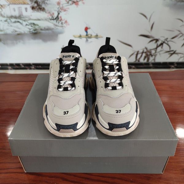 2020ey designer designs new leisure and entertainment hiking shoes, outdoor jungle adventure shoes, original packaging and box delivery, Black
2020ey designer designs new leisure and entertainment hiking shoes, outdoor jungle adventure shoes, original packaging and box delivery, Black