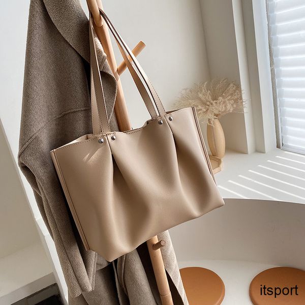 019newautumn and winter single shoulder large bag for women 2020 new korean version versatile fold texture large capacity fashion portable
019newautumn and winter single shoulder large bag for women 2020 new korean version versatile fold texture large capacity fashion portable